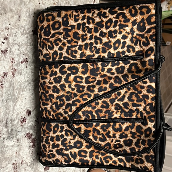 Neoprene Tote “Leopard Lady” NEW Bag - Picture 2 of 6